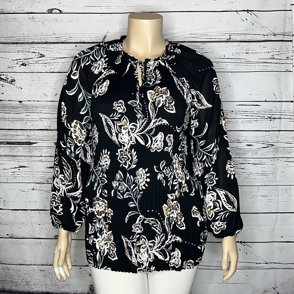 Valerie Stevens NWT Plus Size 2X Black - Floral Print Accordion Pleat Blouse Top